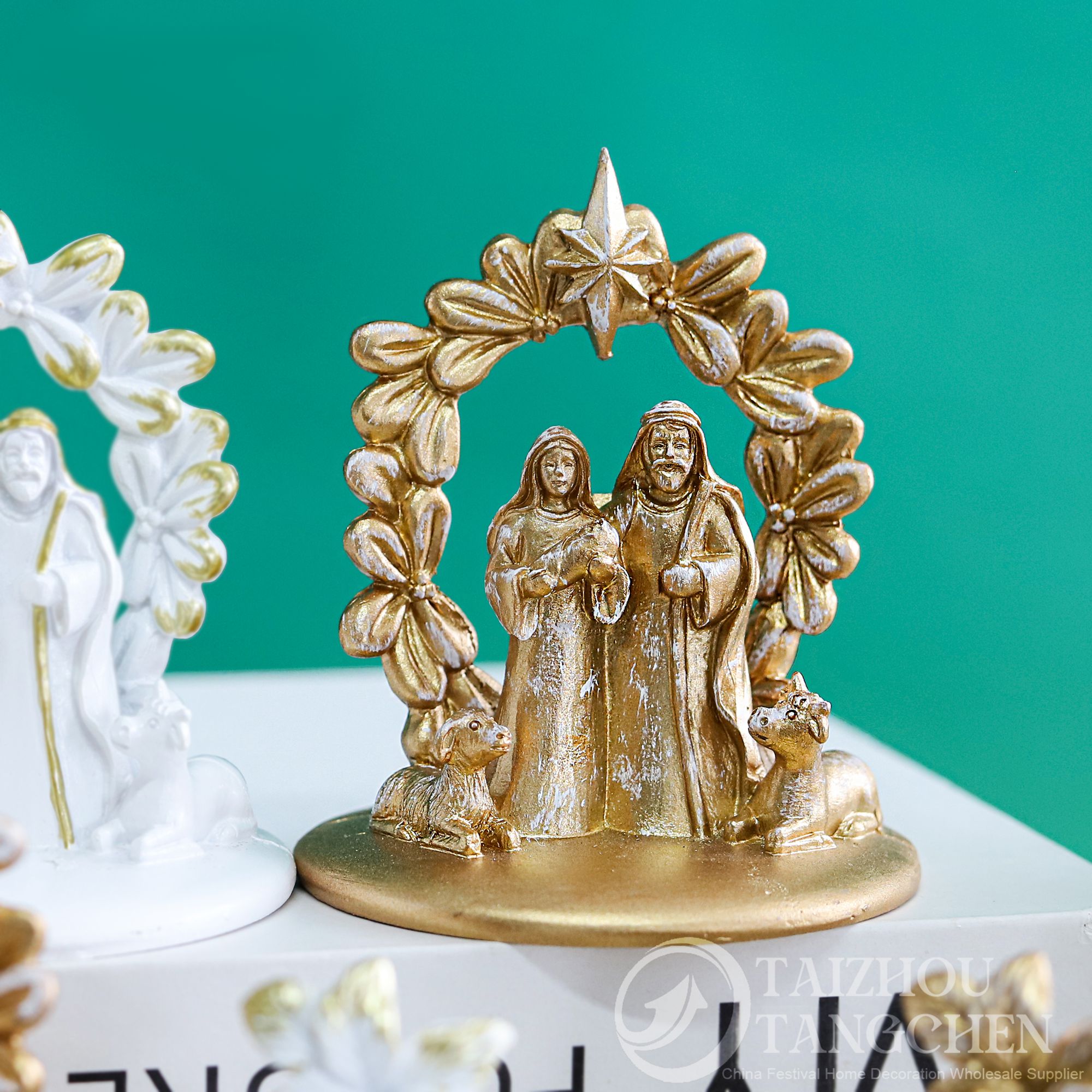 Weihnachtskrippe aus Kunstharz mit Mini-Weihnachtsbäumen, Vintage-Gold-Weiß, Tischdekoration, religiöse Weihnachtsdeko 5