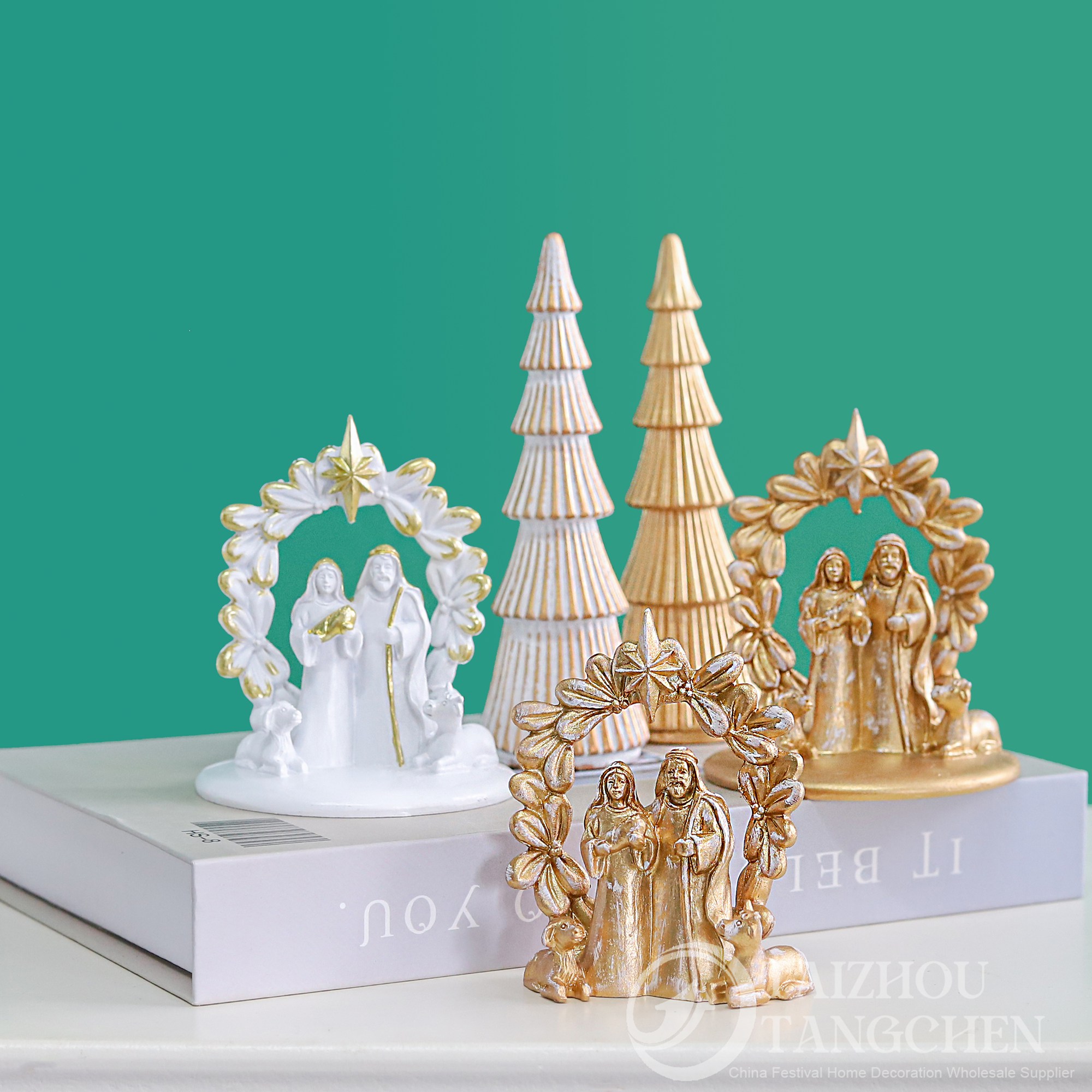 Weihnachtskrippe aus Kunstharz mit Mini-Weihnachtsbäumen, Vintage-Gold-Weiß, Tischdekoration, religiöse Weihnachtsdeko 3