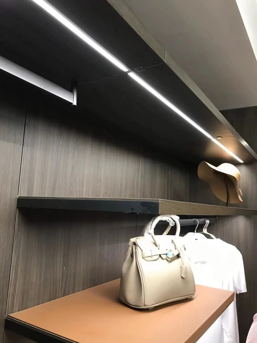 Linear Fluorescent Fixture - for Military Camp - DHT-ECO 6