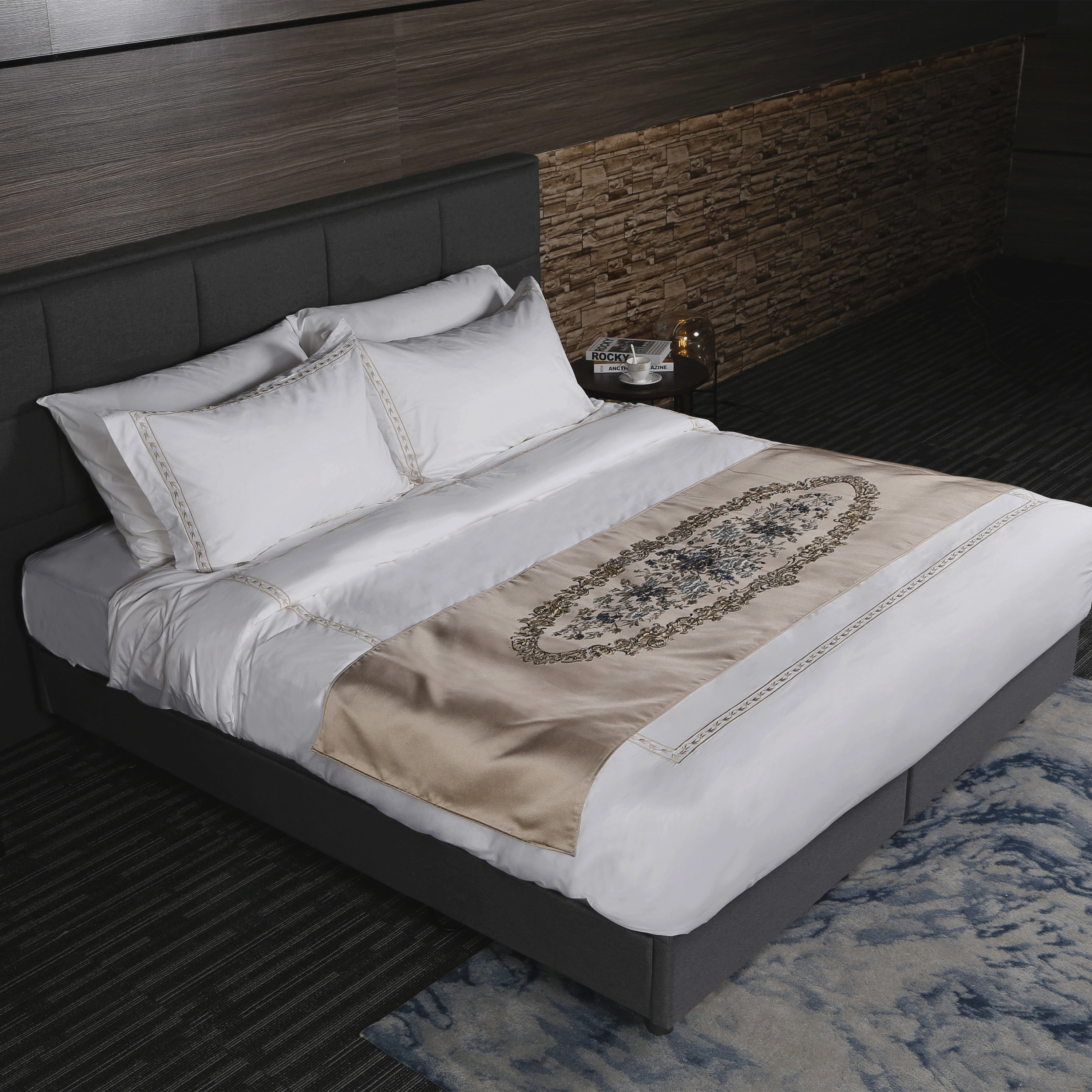 Juego de sábanas para dormitorio de hotel con bordado dorado, 100 % algodón, color blanco 6080S, de calidad de fábrica | Fabricante JLH Mattress 1