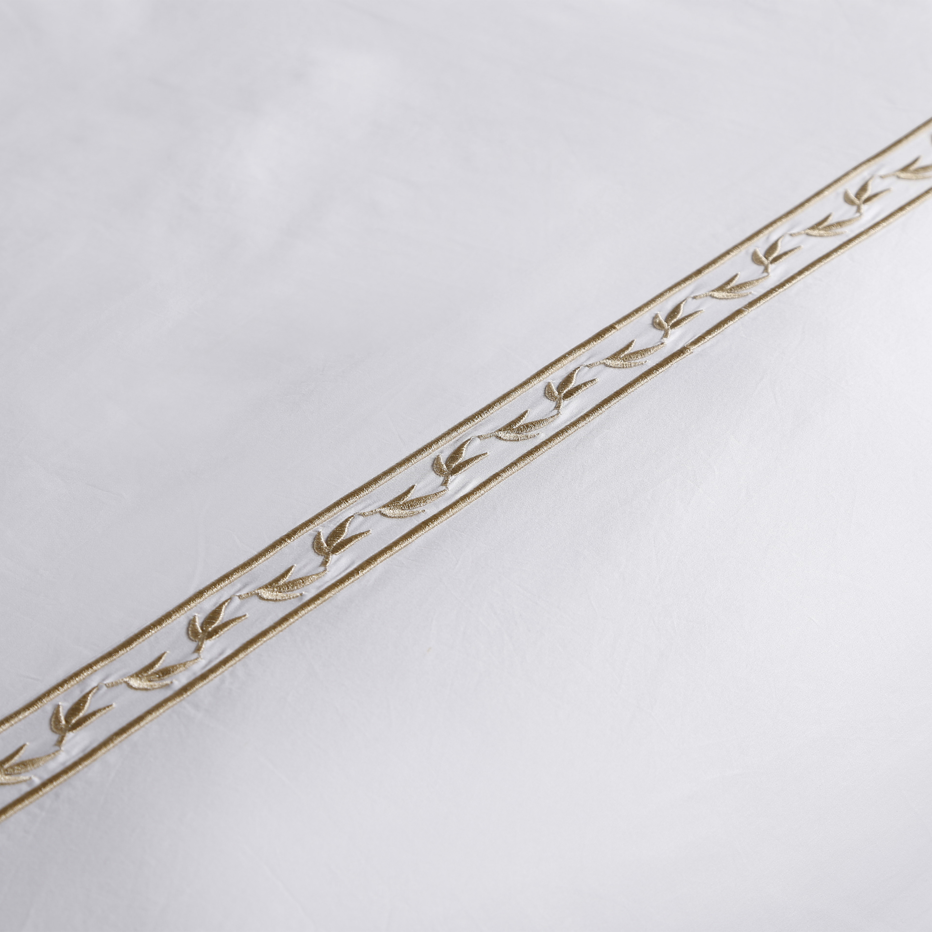 Quality Factory White 6080S 100% Cotton Golden Embroidered Hotel Bedroom Bedding Sheet Set Manufacturer | JLH Mattress 10