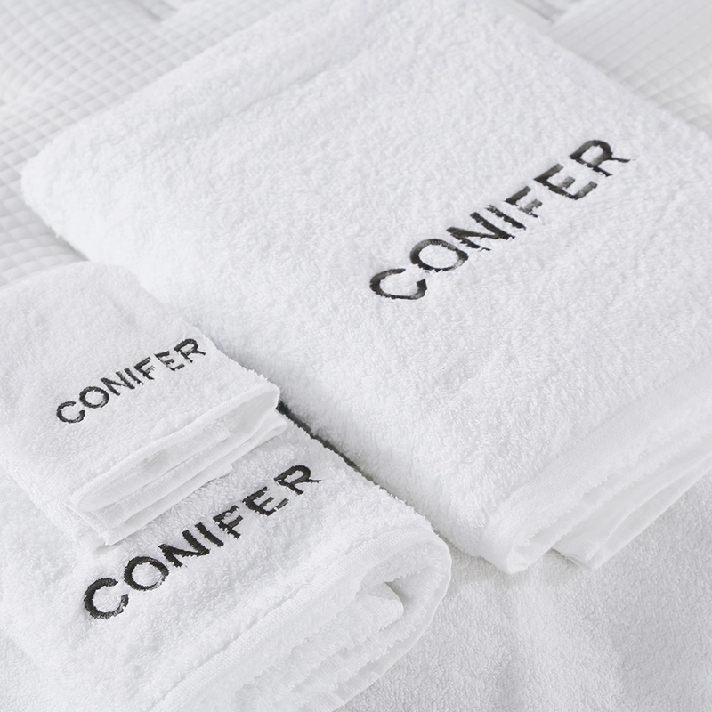 Ensemble de serviettes de bain brodées avec logo cinq étoiles de luxe en forme de conifère 1