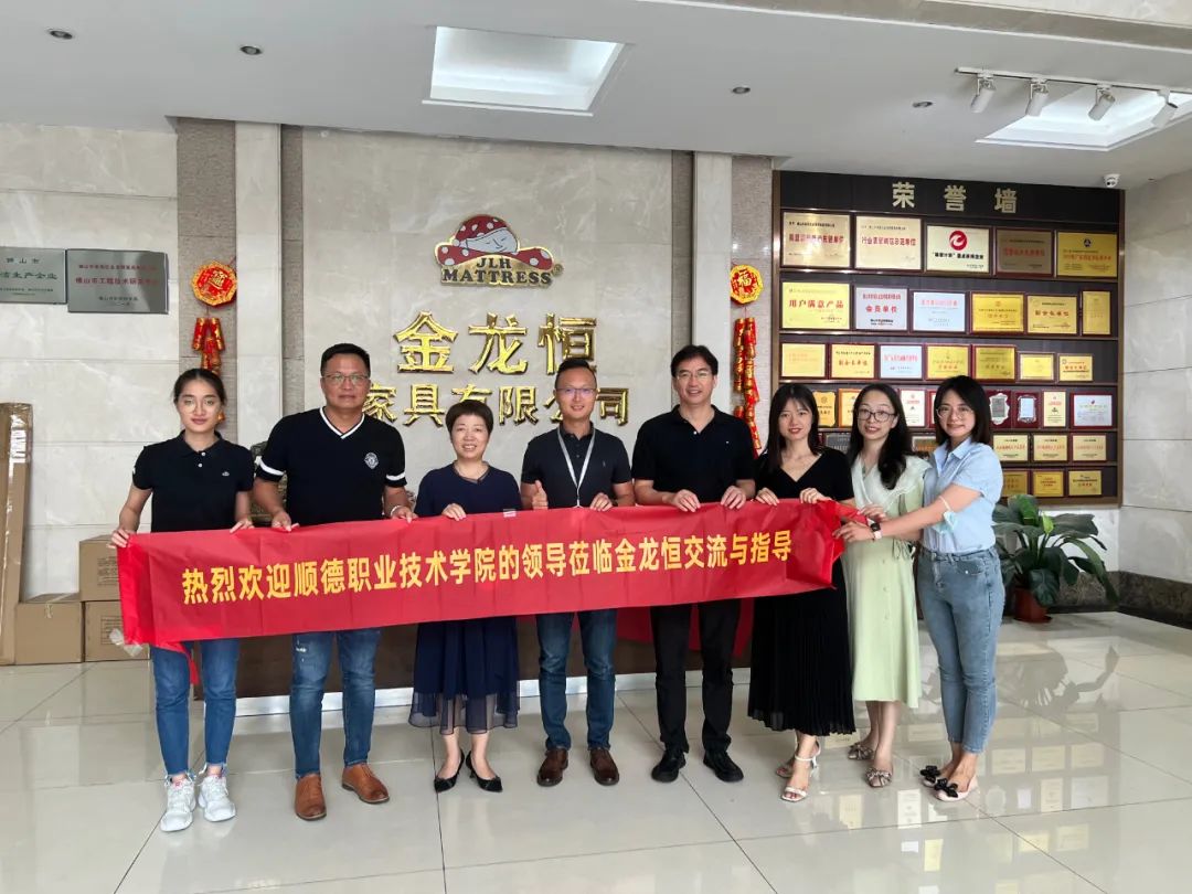 Herzlich willkommen die Führungskräfte von SHUNDE POLYTECHNIC zu Jinlongheng Möbel für Austausch und Orientierung 5