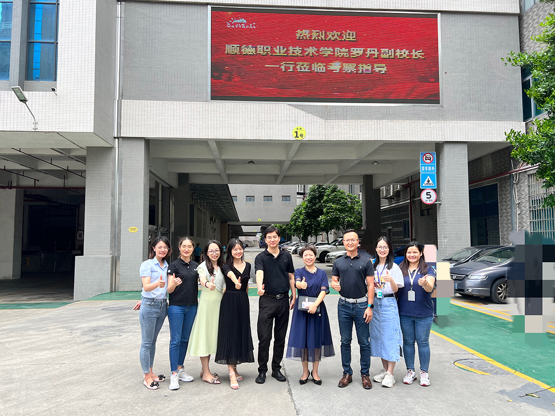 Herzlich willkommen die Führungskräfte von SHUNDE POLYTECHNIC zu Jinlongheng Möbel für Austausch und Orientierung 2