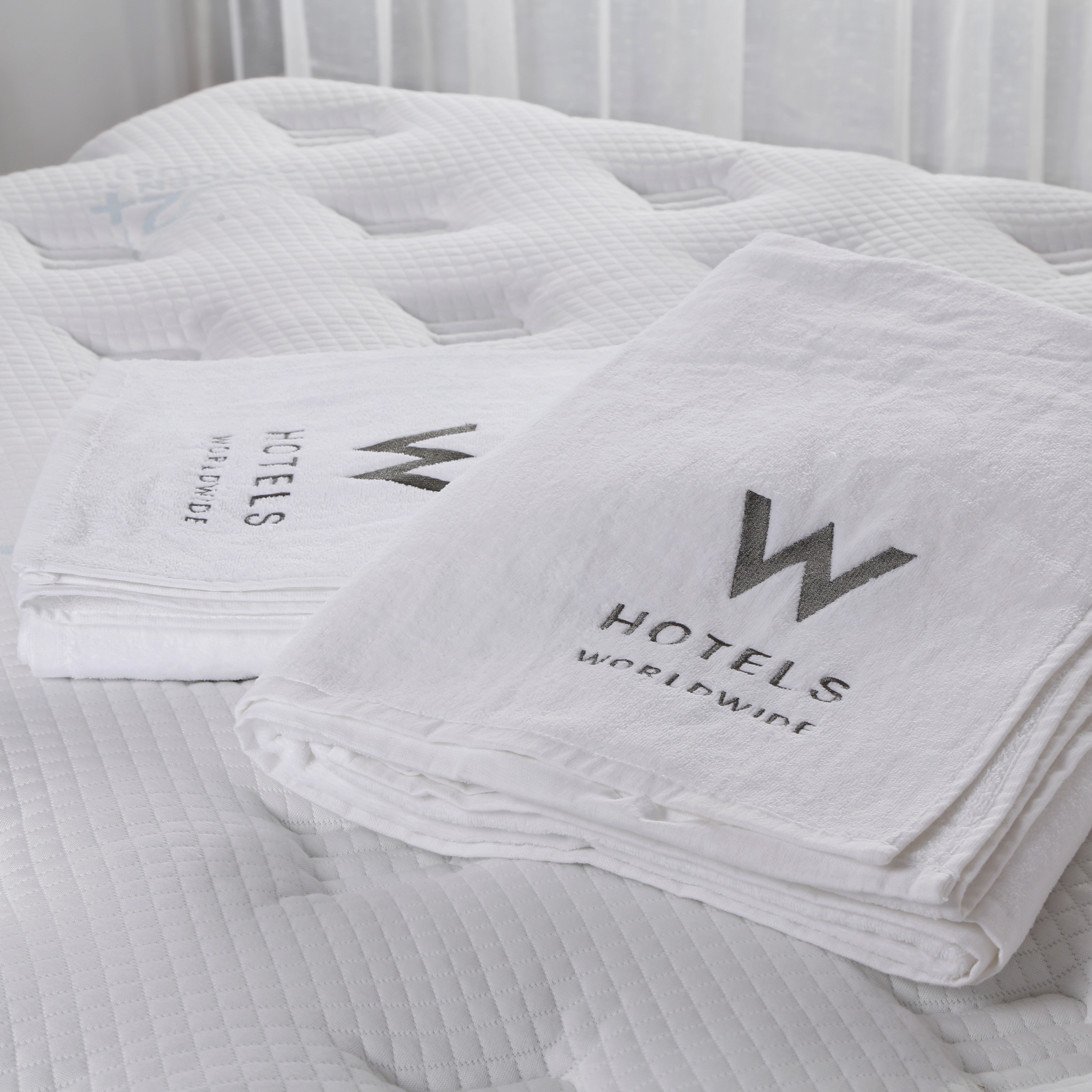 Serviettes de bain personnalisées 30x60 - Serviettes de bain blanches en éponge 100 % coton filé à l&39;anneau Premium Plus de Chine 1