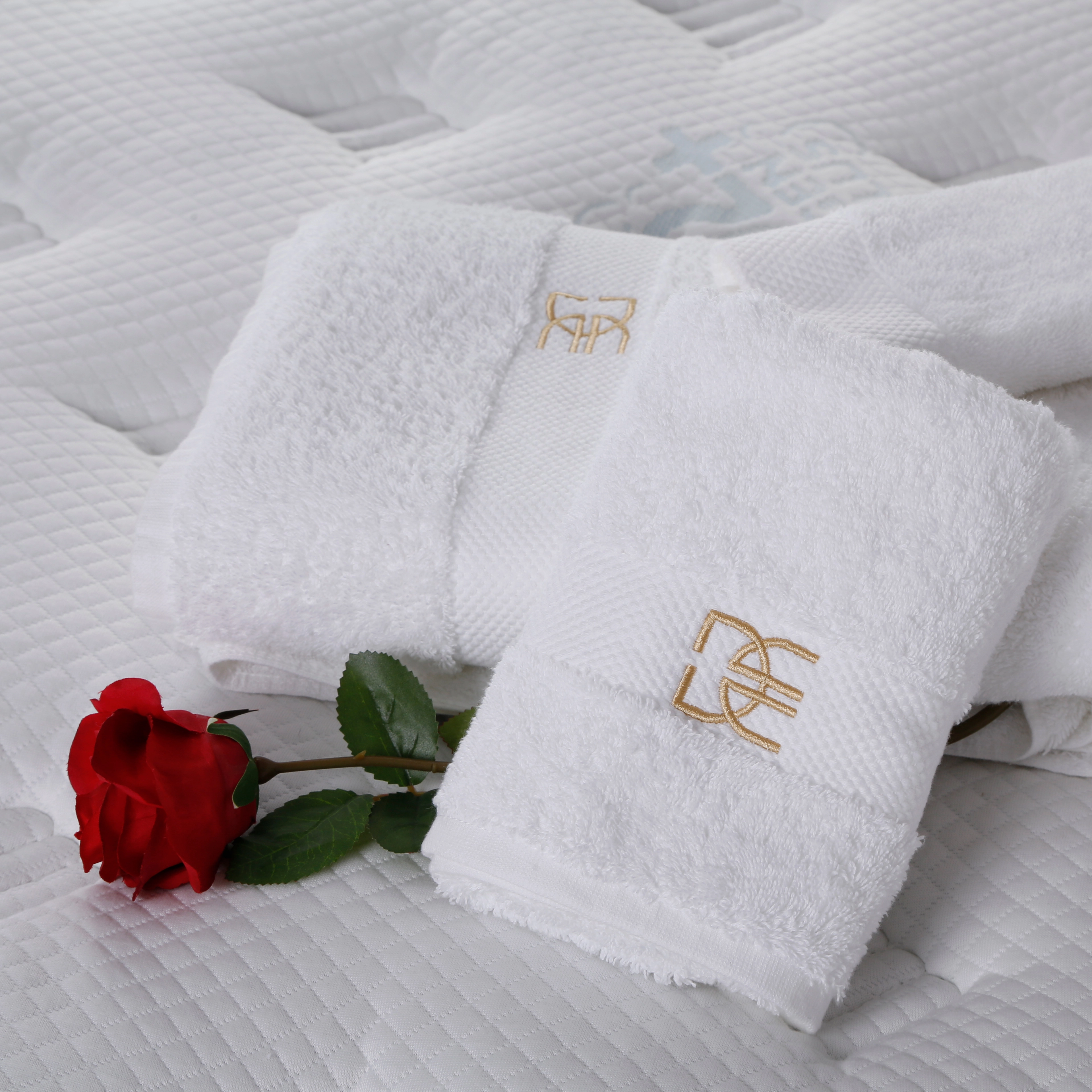 Quality Economy HOTEL / MOTEL Bath Towels Customized Size White 100% Cotton Towels Manufacturer | JLH Mattress 1