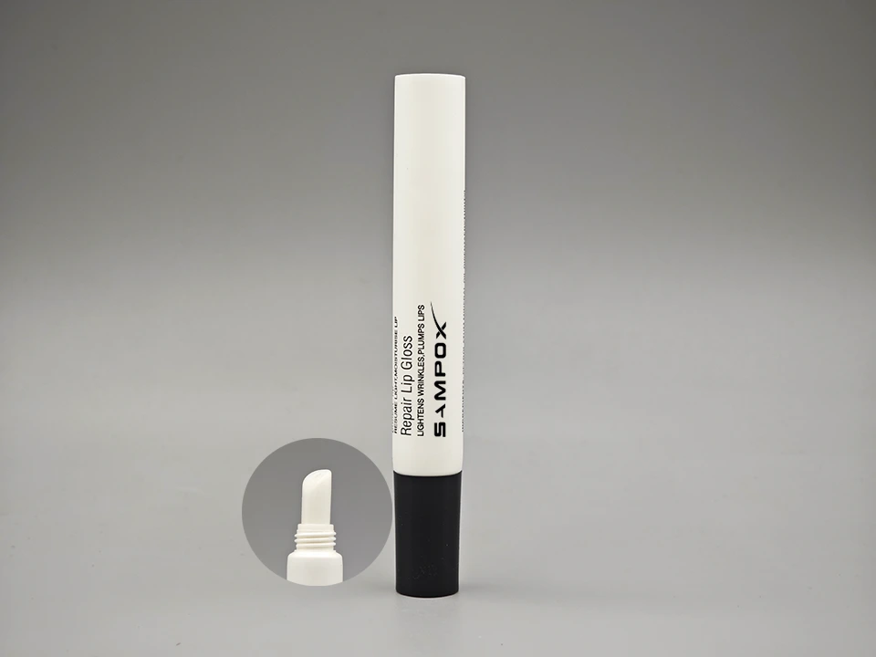 หลอดบรรจุลิปบาล์ม PE พิมพ์สีขาวดำ ปลายซิลิโคนอ่อน ฝาสีดำ 10มล. D16มม. 1