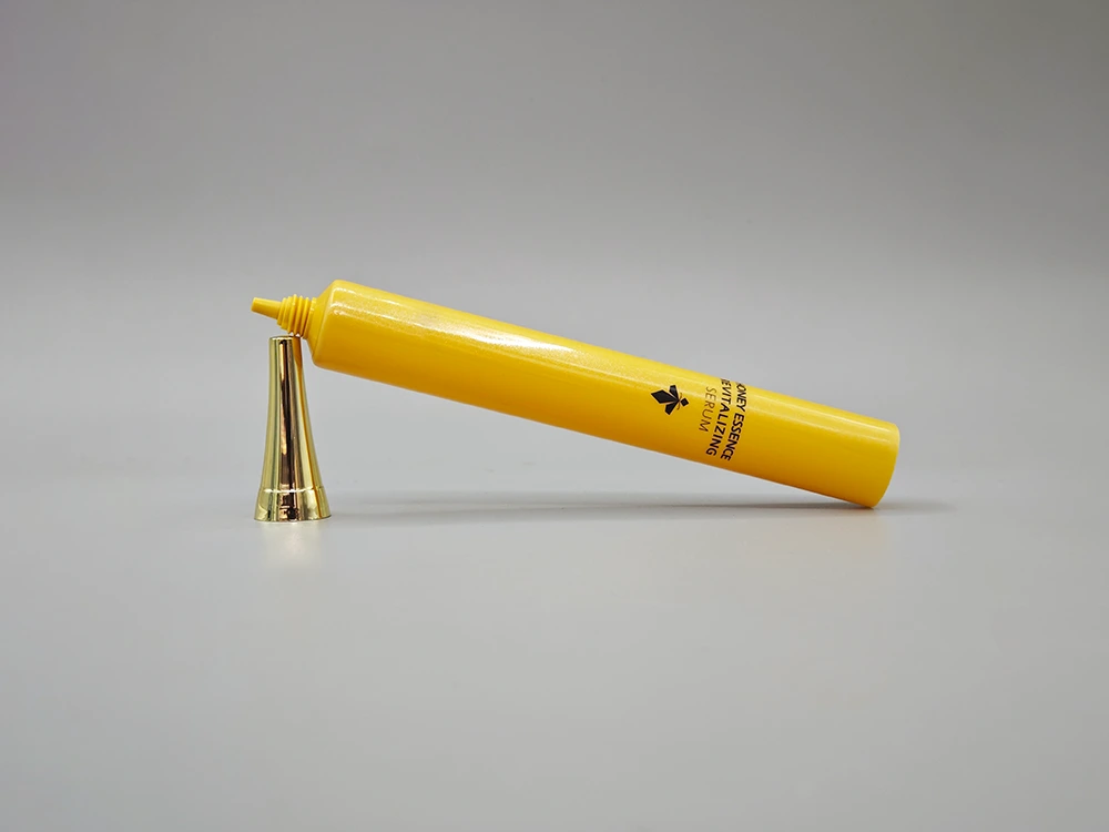 Tubo di contagocce sottile con cappuccio acrilico puntato e corpo PE giallo lucido 35G 1