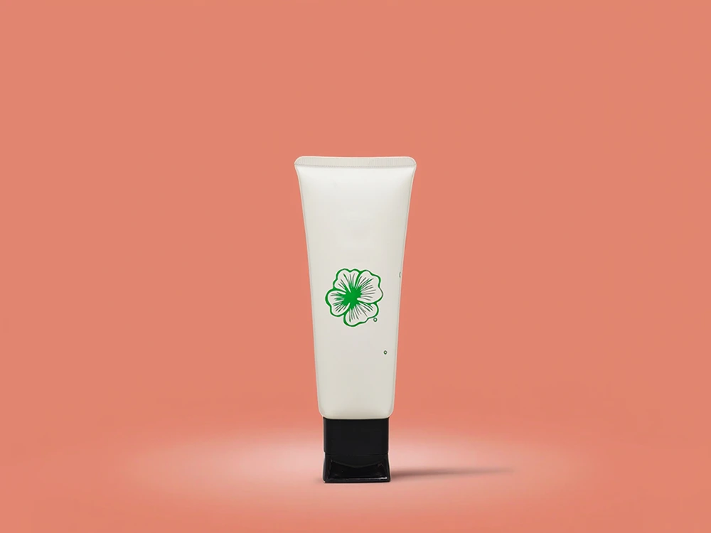 Tubo cosmético de PE blanco con tapa de chancaje negro cuadrado e impresión desplazada 100 ml 1