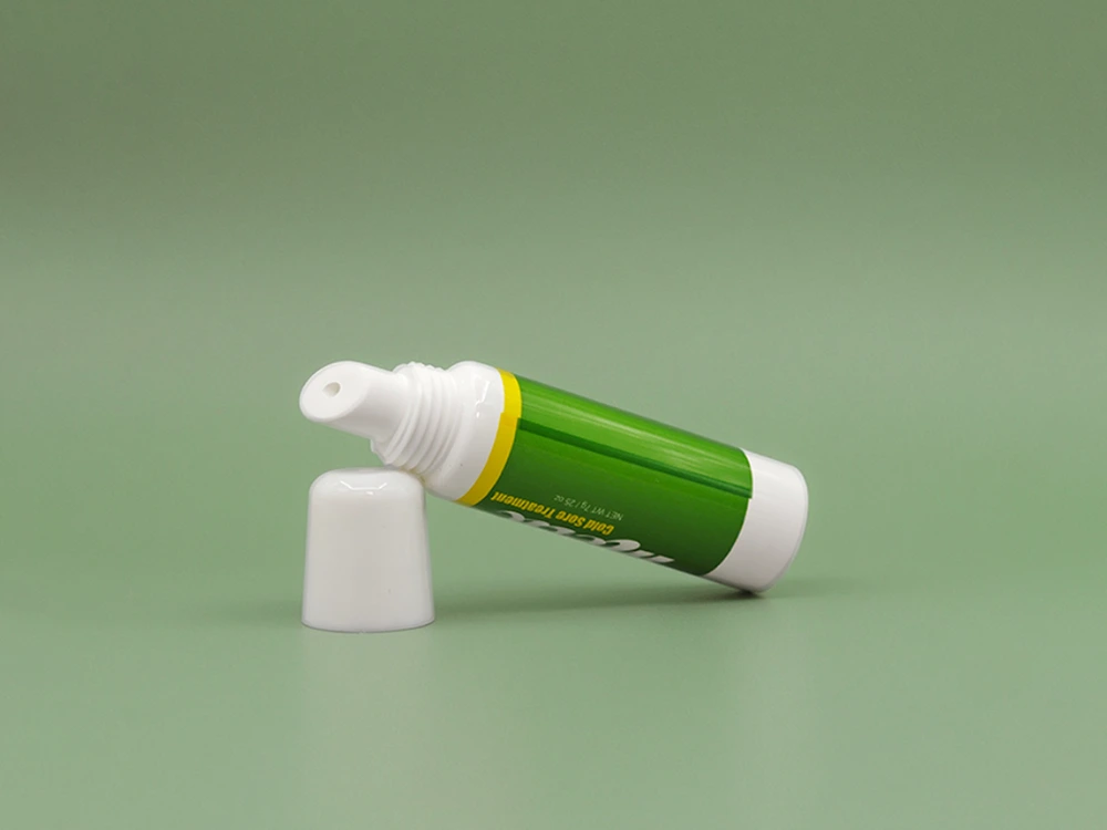 White PE Lip Balm Tube With Screw Cap And Green Offset Printing 7g 1
