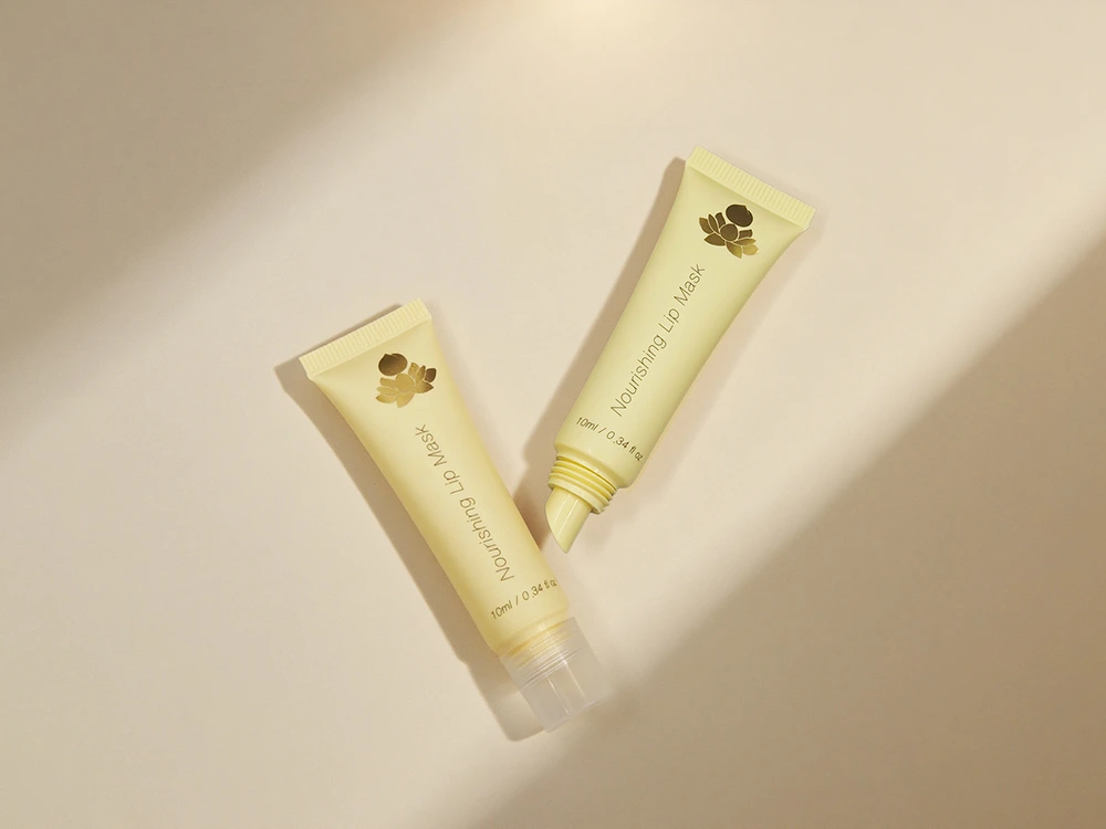 Tube de baume à lèvres en polyéthylène avec bouchon givré et applicateur jaune 10 ml Ø 22 mm 1
