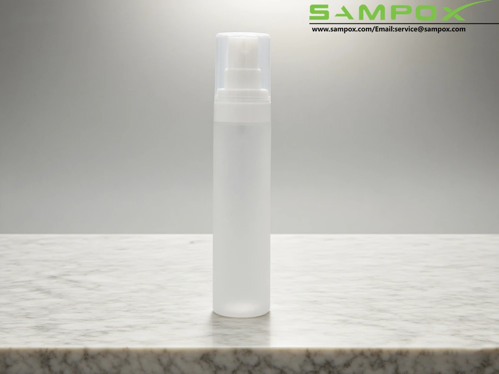 ขวดสเปรย์แบบไร้อากาศพร้อมหัวปั๊มสีขาวและฝาใส 29 มม. 1