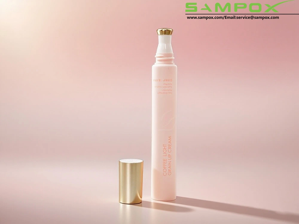 Lippenpflege-Tube mit vergoldetem Deckel und Applikator aus einer Legierung, D19 mm 1