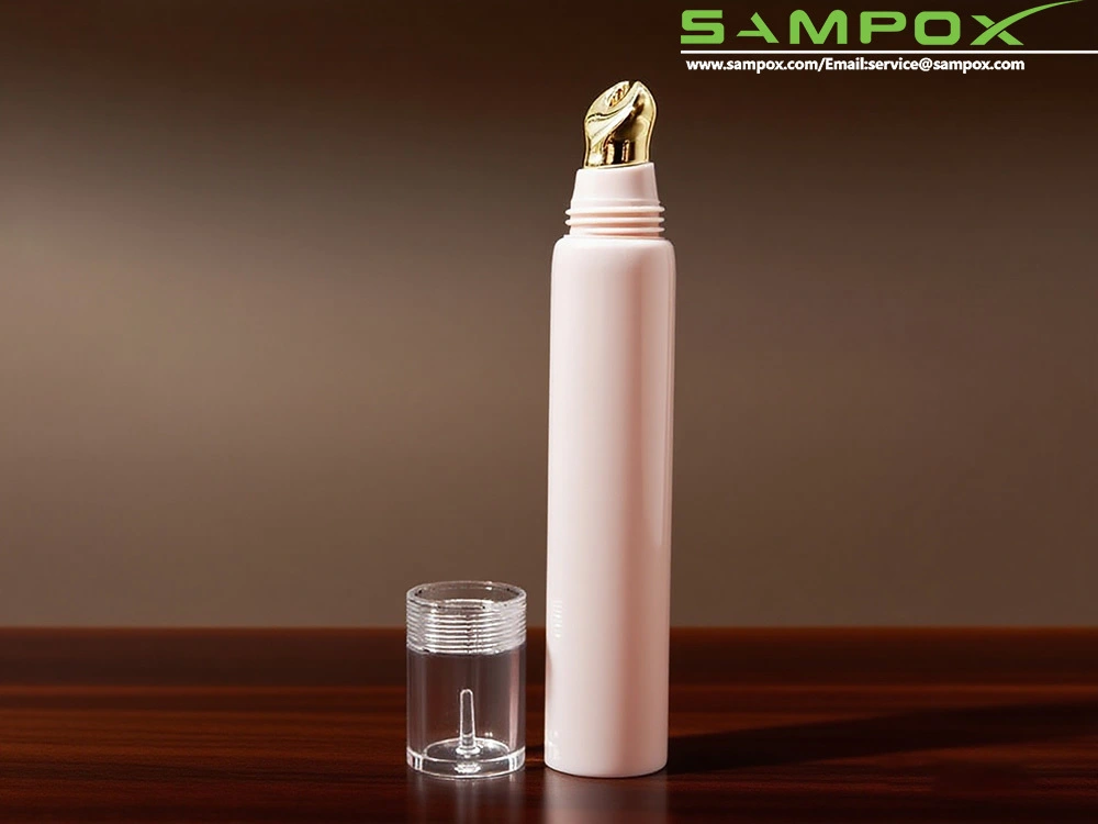 أنبوب مرطب الشفاه بغطاء شفاف وأداة تطبيق من سبائك الذهب 19 مم 1