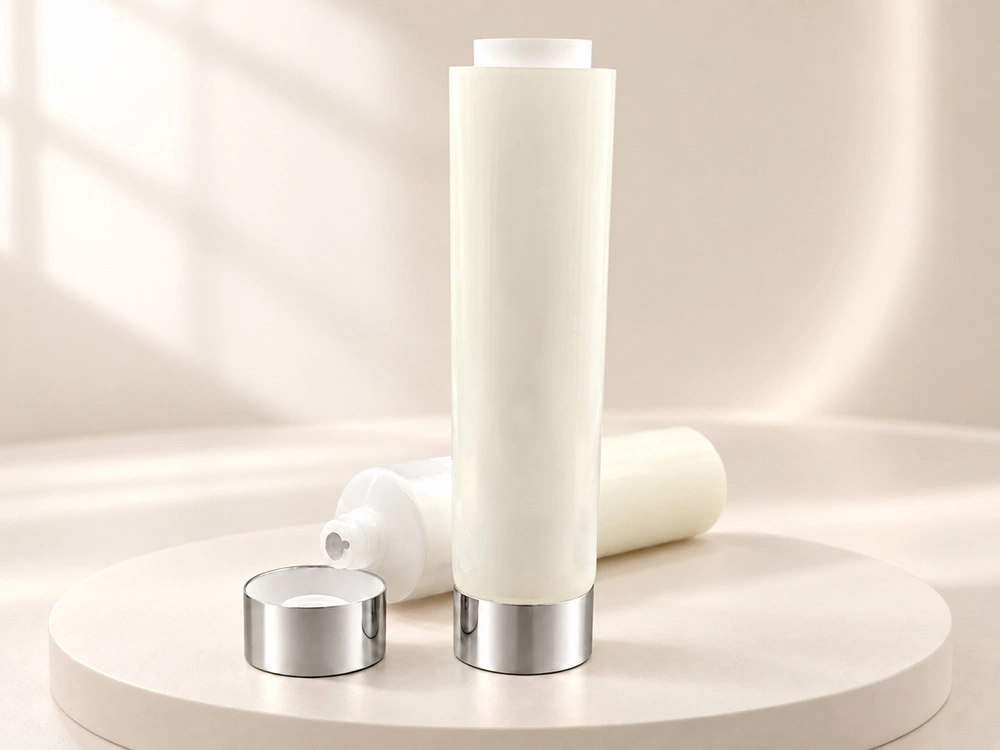 Kosmetiktube aus PE mit zwei Kammern und silbernem Schraubverschluss, 200 ml, 50 mm 1