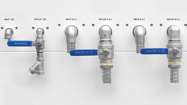 TEYU CWFL-30000激光冷水机进水口和出水口