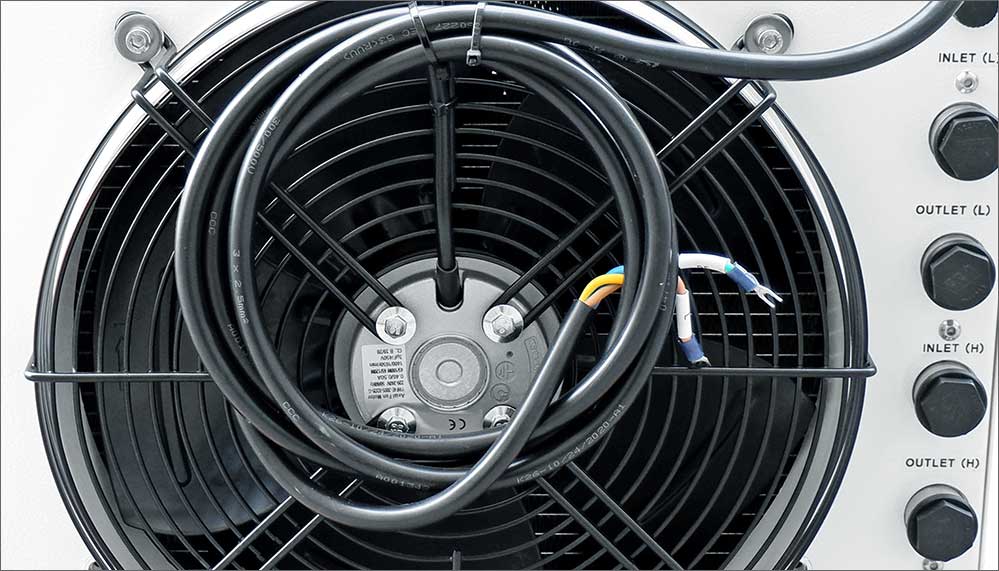 进出水口及冷却风扇 进出水口及冷却风扇