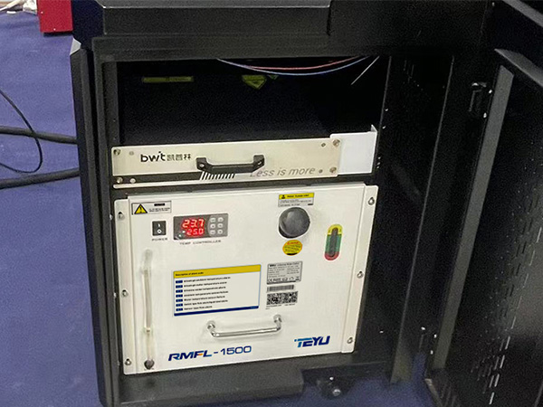  Refwadisè TEYU 19 pous ki monte sou etajè RMFL-1500