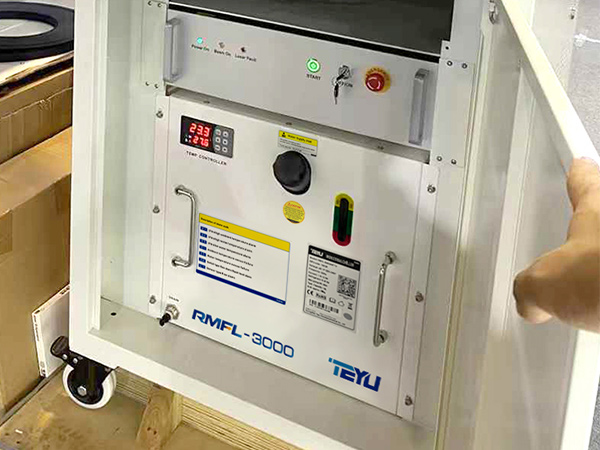  Refwadisè TEYU 19 pous ki monte sou etajè RMFL-3000