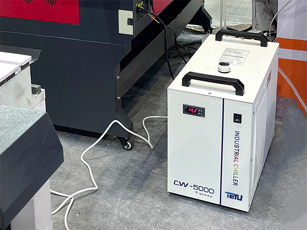 CO2激光冷水机CW-5000用于冷却80W CO2激光雕刻机
