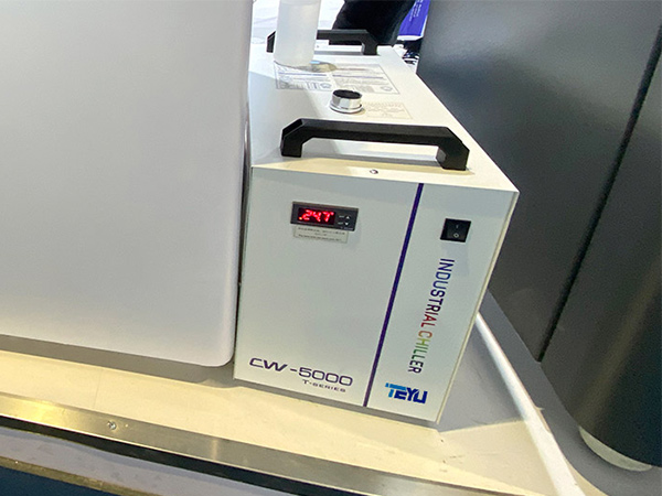 CO2激光冷水机CW-5000用于冷却80W CO2激光雕刻机