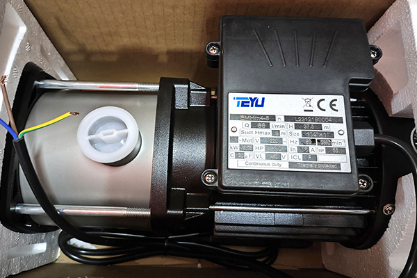  Piesă utilizată în noul chiller (CWUP-40): pompă electrică