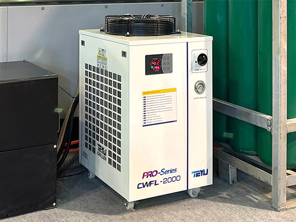  TEYU CWFL-2000 Laser Chiller por 2000W Fibra Laser Tranĉilo