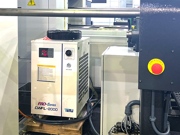  TEYU CWFL-2000 Laser Chiller por 2000W Fibra Laser Tranĉilo