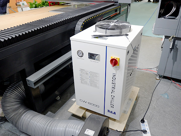  Laser Refrigeratore CW-6000 raffredda in modo efficiente le macchine per il taglio laser acrilico