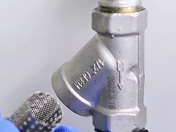  Membersihkan Elemen Filter dan Layar Filter Unit Chiller Industri