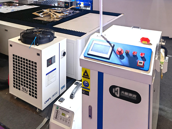  TEYU CWFL-3000 လေဆာရေအေးပေးစက်များသည် 3000W ဖိုက်ဘာလေဆာ သန့်ရှင်းရေးစက်များကို အအေးခံရာတွင် အထူးကောင်းမွန်သော စွမ်းဆောင်ရည်ရှိသည်။