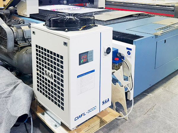  TEYU CWFL-3000 လေဆာအေးစက်များသည် 3000W ဖိုက်ဘာလေဆာဖြတ်တောက်ခြင်းစက်များကို အအေးခံရာတွင် အထူးကောင်းမွန်သော စွမ်းဆောင်ရည်ရှိသည်။