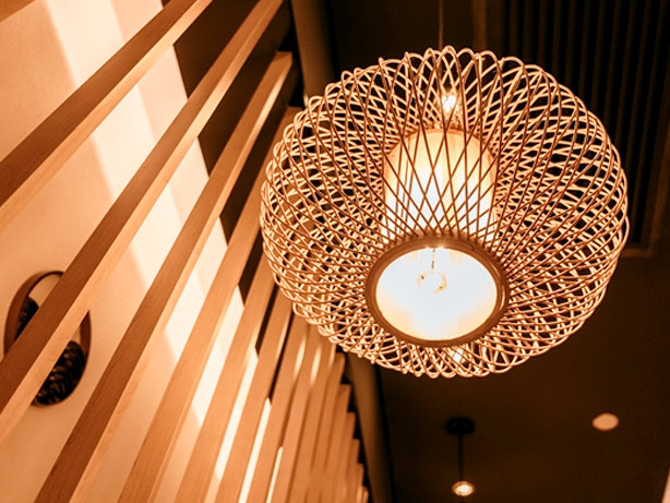  Teknolojiya Pêvajoya Lazer û Sarkirina Lazerê Karîgeriya Pêvajoya Dar û Nirxa Zêdekirî ya Berhemê Zêde Dike