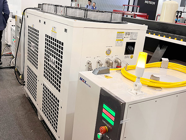 TEYU CWFL-12000 激光冷水机用于冷却高功率光纤激光切割机焊接机 12kW 激光源