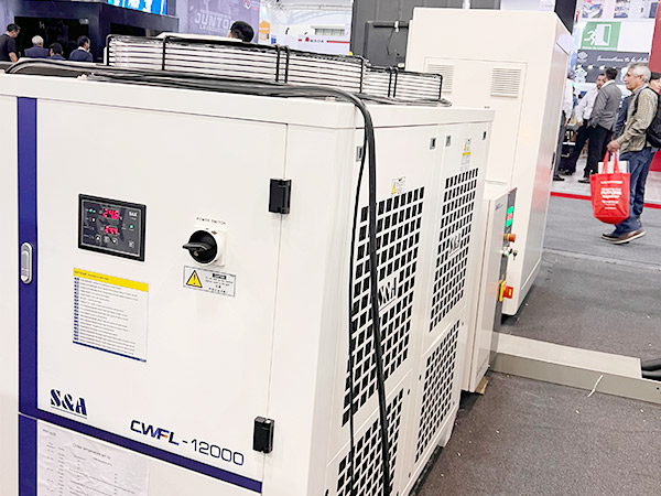 TEYU CWFL-12000 激光冷水机用于冷却高功率光纤激光切割机焊接机 12kW 激光源