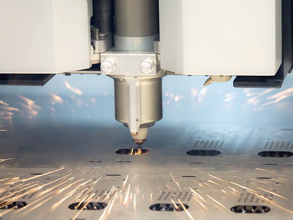  Zehmetiyên Pêvajoya Lazer û Sarkirina Lazer a Materyalên Refleksîfbûna Bilind