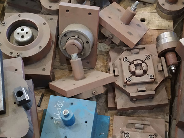 Laser cleaning outperforms traditional cleaning in mold surface treatment 1