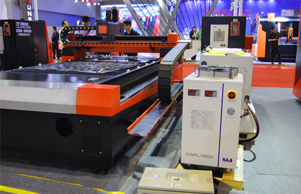  S&A Teyu Fiber Laser Water Chiller CWFL-1500 kwa ajili ya Kupoeza Mashine ya Kukata Laser ya Fiber