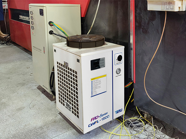  د 1500W فلزي شیټ پرې کولو تجهیزاتو په یخولو کې د TEYU CWFL-1500 لیزر چیلر کارول