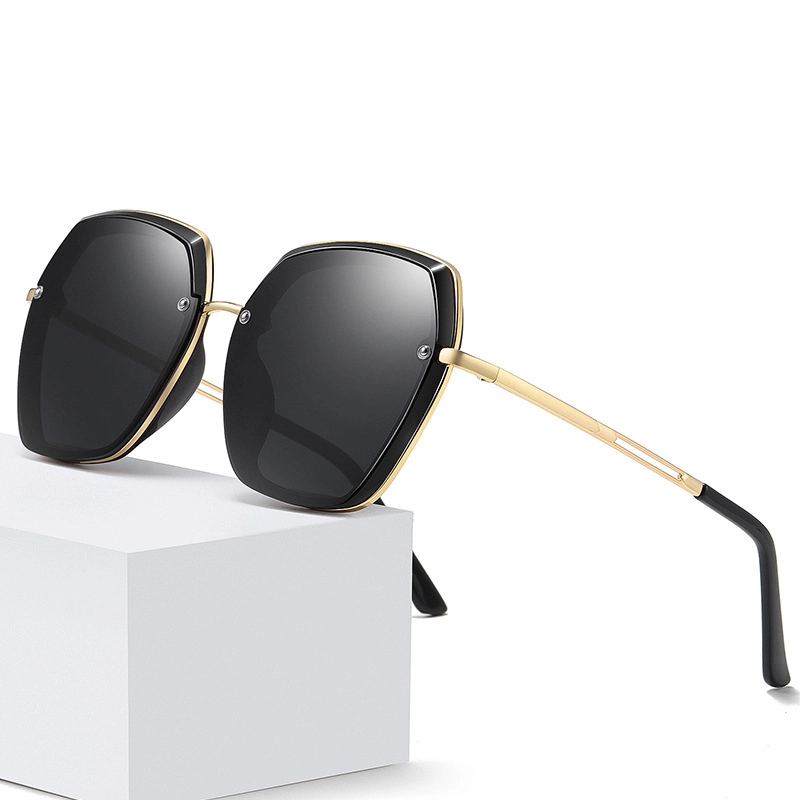 Fashion Vintage Sunglasses UV Protection Sunshade Glasses Summer Women Sunglasses Metal Frames Big Square Sunglasses 1
