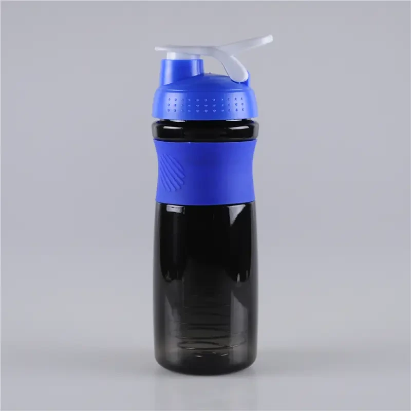 750ml Gripper Plastic Shaker Bottle with Carrying Lid 1
