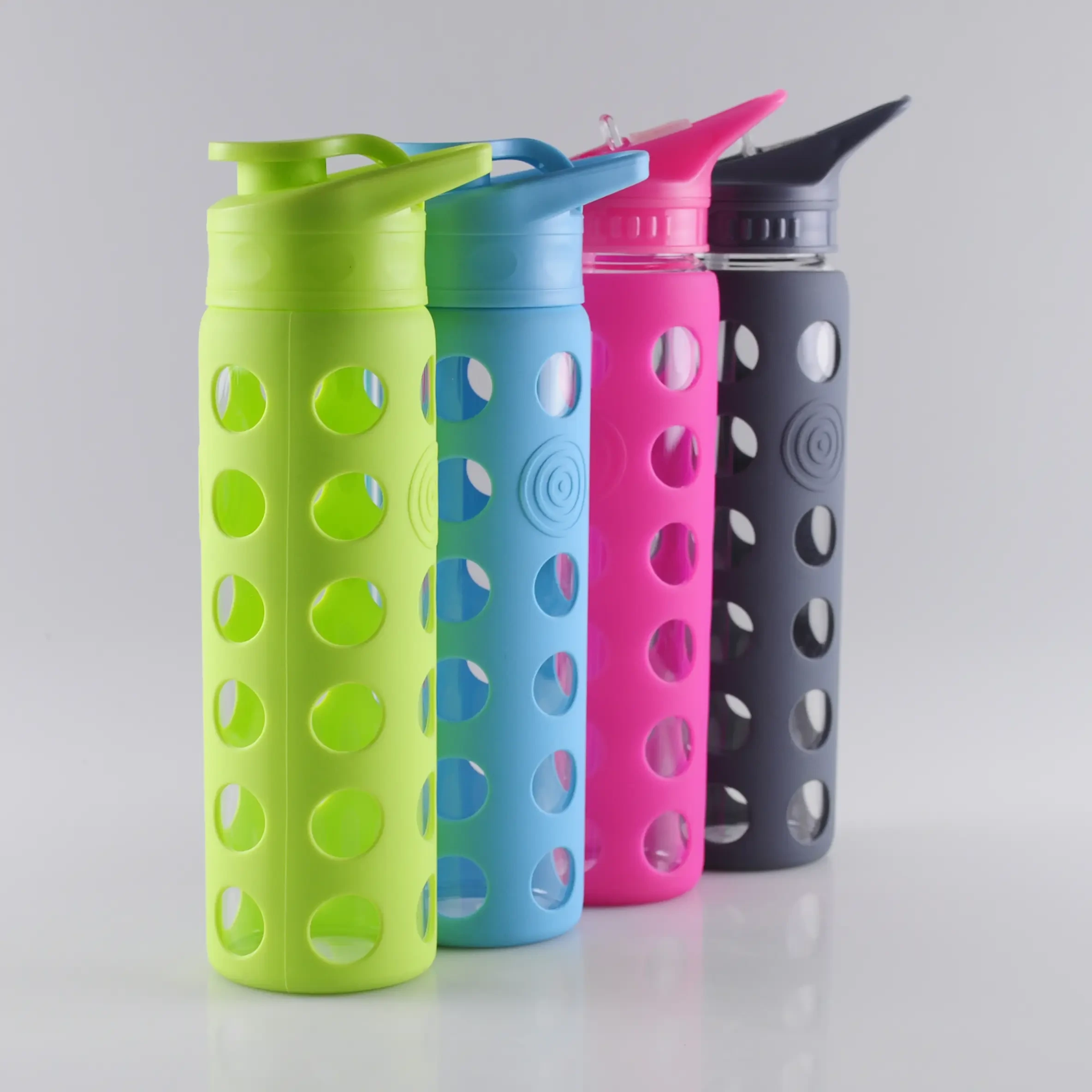 700ml Straw Lid Glass Water Bottle with Silicone Sleeve 1