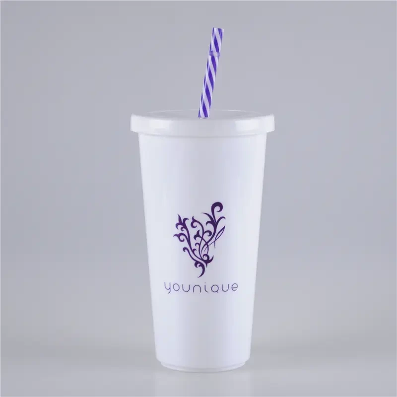 700ml Coffee Plastic Cup with Straw 1