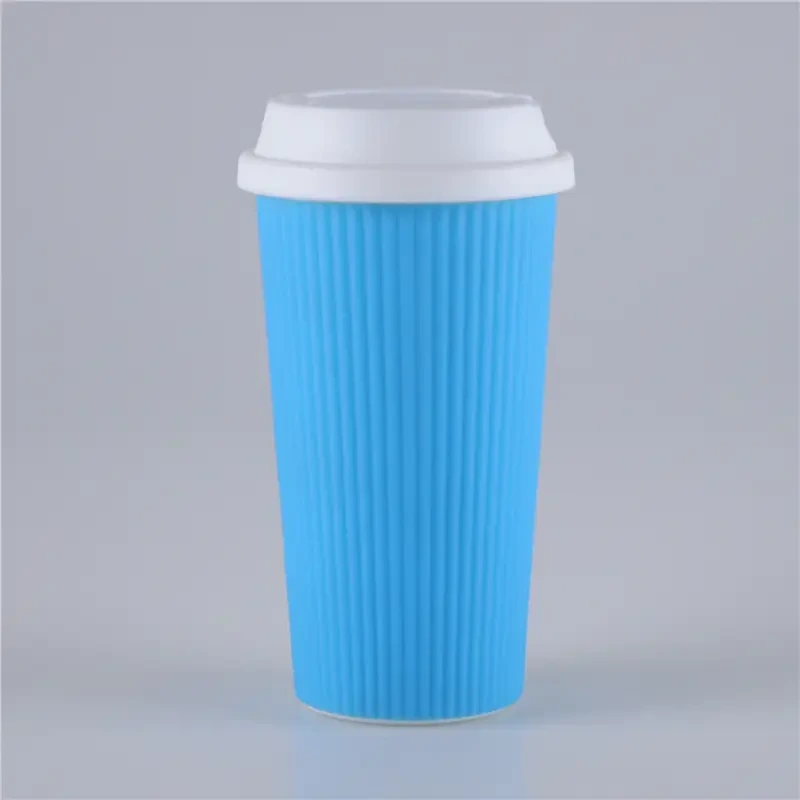 Kaffemugg i plast med 500 ml silikonfodral 1