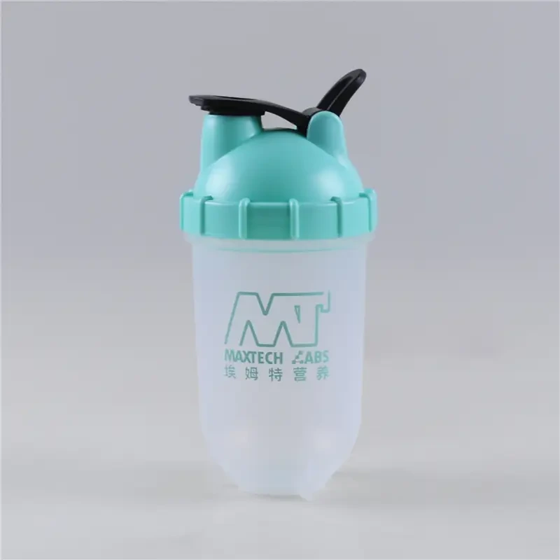 700ml Easy Carrying Flip Lid Plastic Shaker Bottle 1