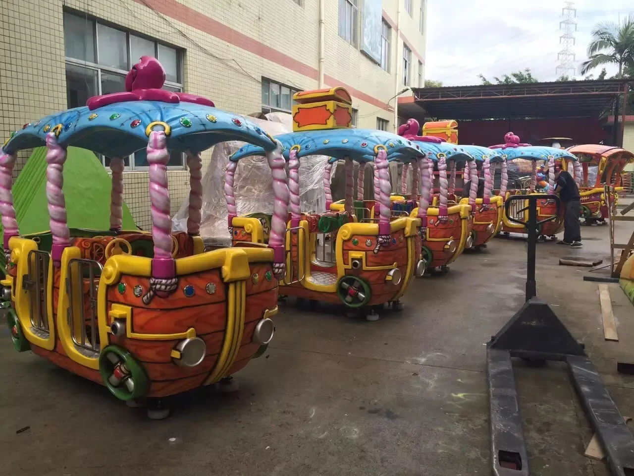 LETIAN Custom amusement park train rides China life squares 4
