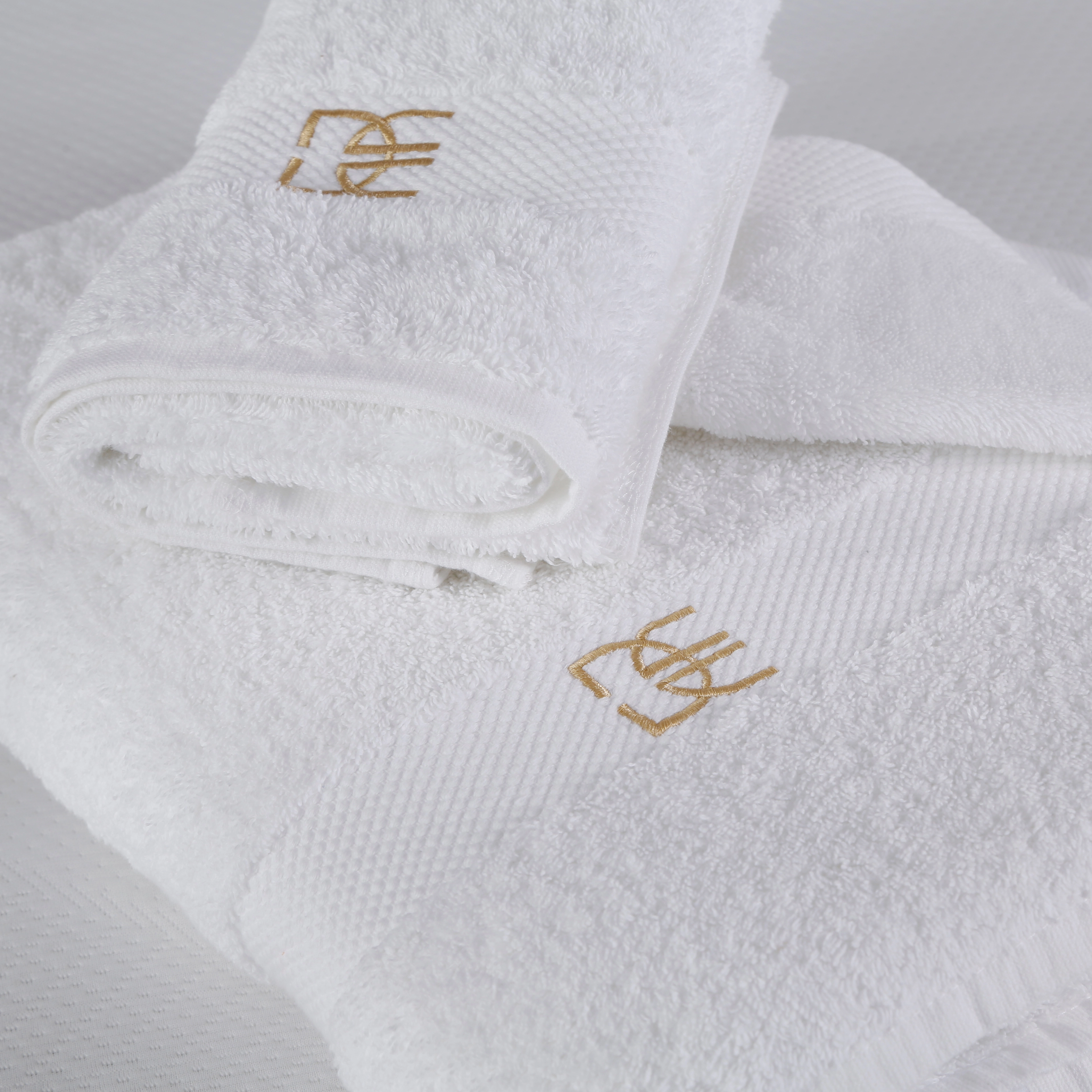 High Quality Economy HOTEL / MOTEL Bath Towels Customized Size White 600 GSM 100% Cotton Towels Manufacturer-Fansace 1
