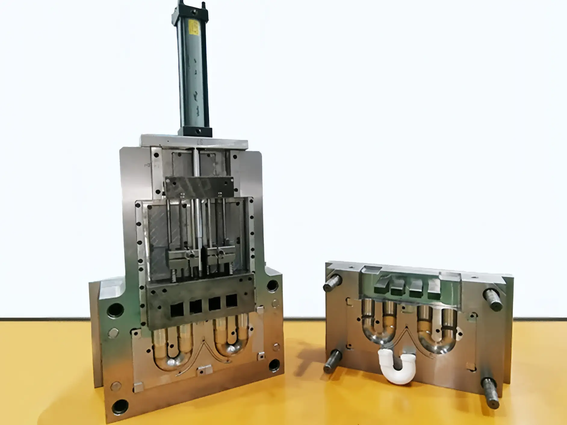 DWV 180 Degree Elbow Injection Mould - Spark Mould 1