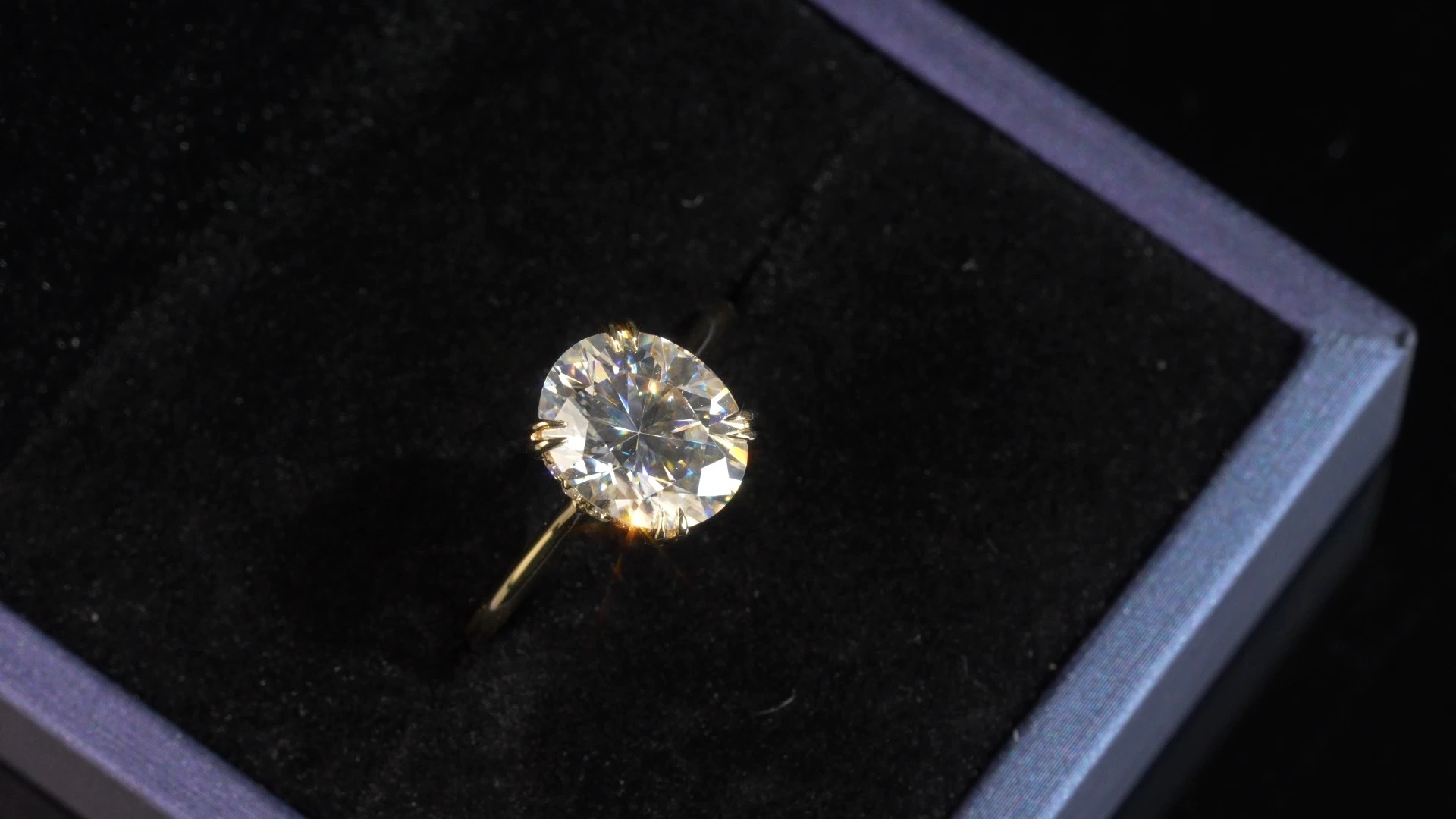 Redleaf GRA Certified 18K Gold Moissanite Wedding Ring Oval Cut 1