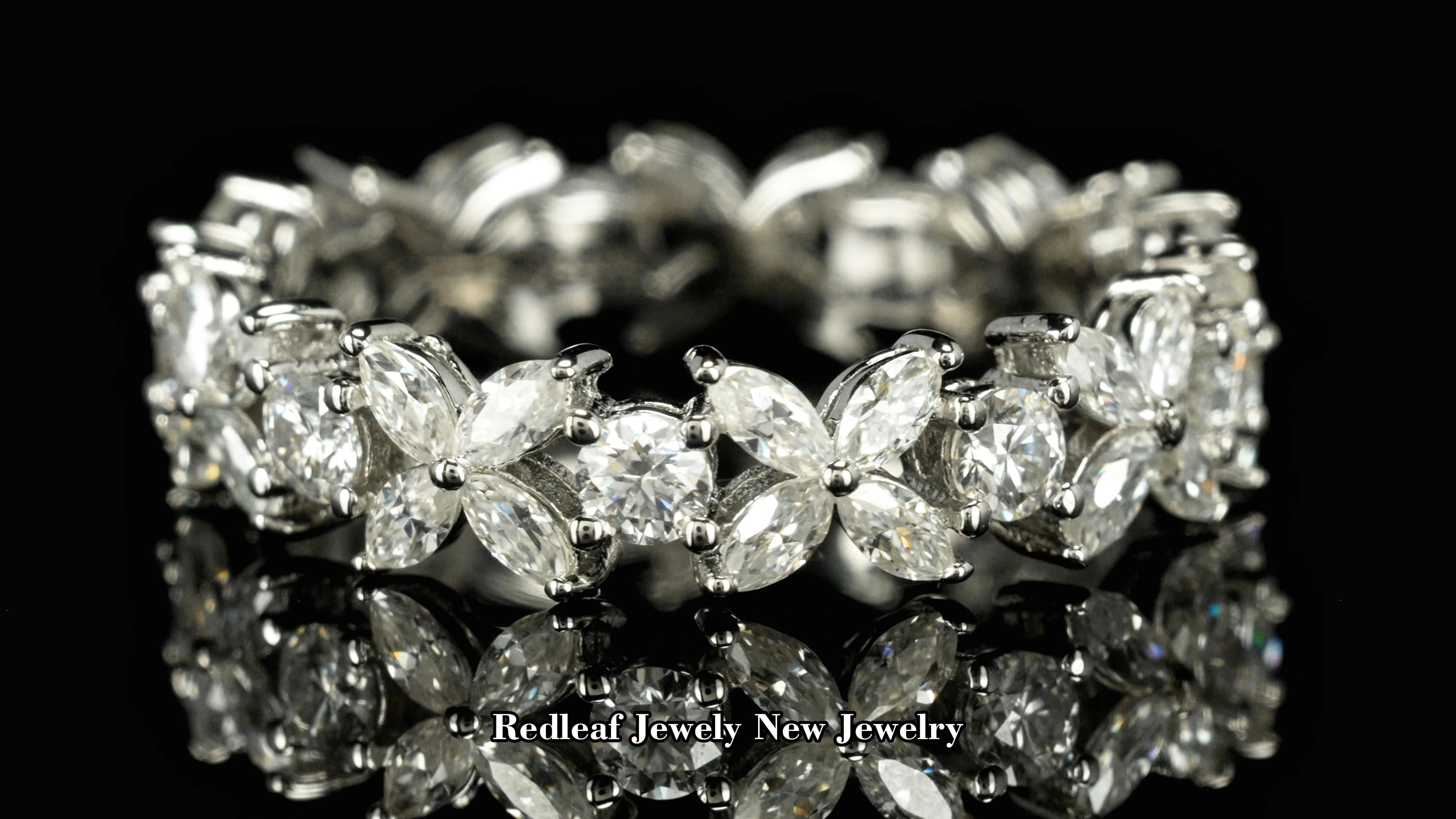 Anillo de compromiso de plata 925, oro de 10K, 14K y 18K con moissanita talla marquesa y talla redonda en forma de mariposa - Redleaf Jewelry 1